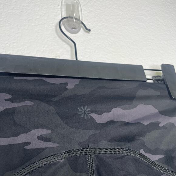 Athleta Womens Leggings Size XS Gay Ultimate Camo 7/8 Tight Camouflage Pattern - Picture 16 of 16